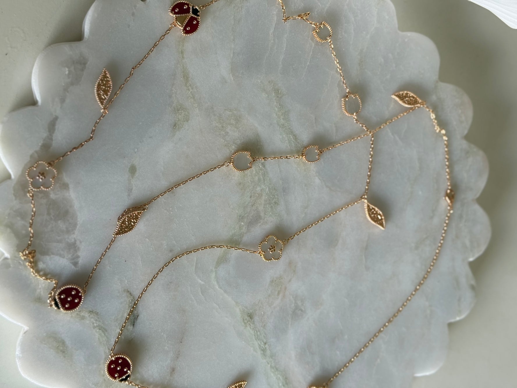 VK Style Rose Gold Lady Bug White Flowers Necklace