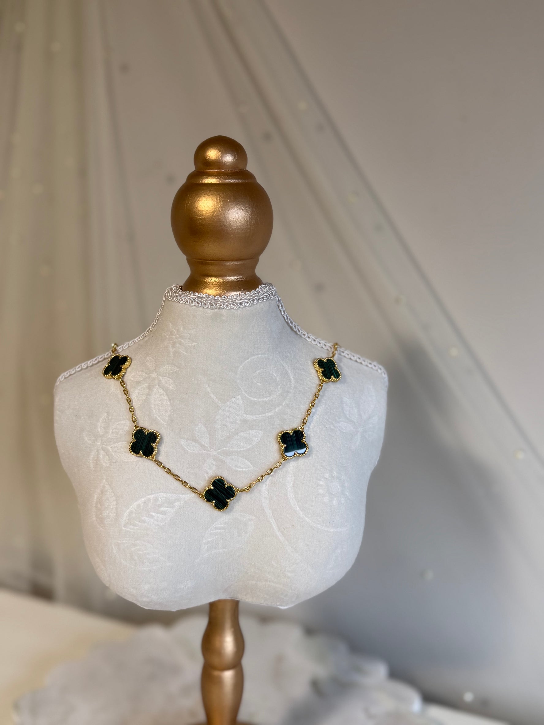 VK Style 10 Green Flowers Necklace