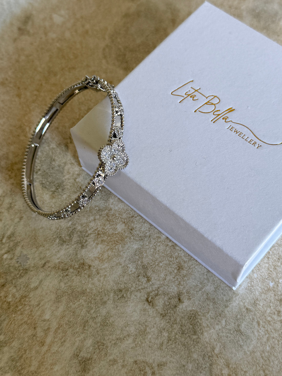 VK Stylish Silver Flower Bangle