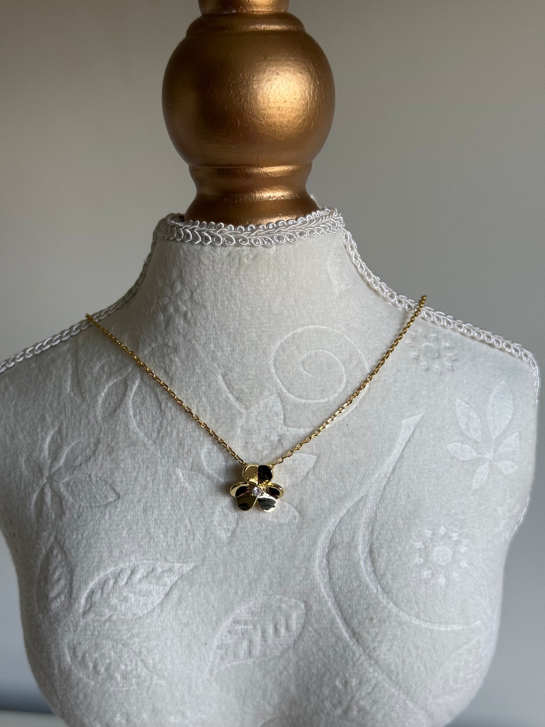 VK Style SimpleGold Flower Necklace