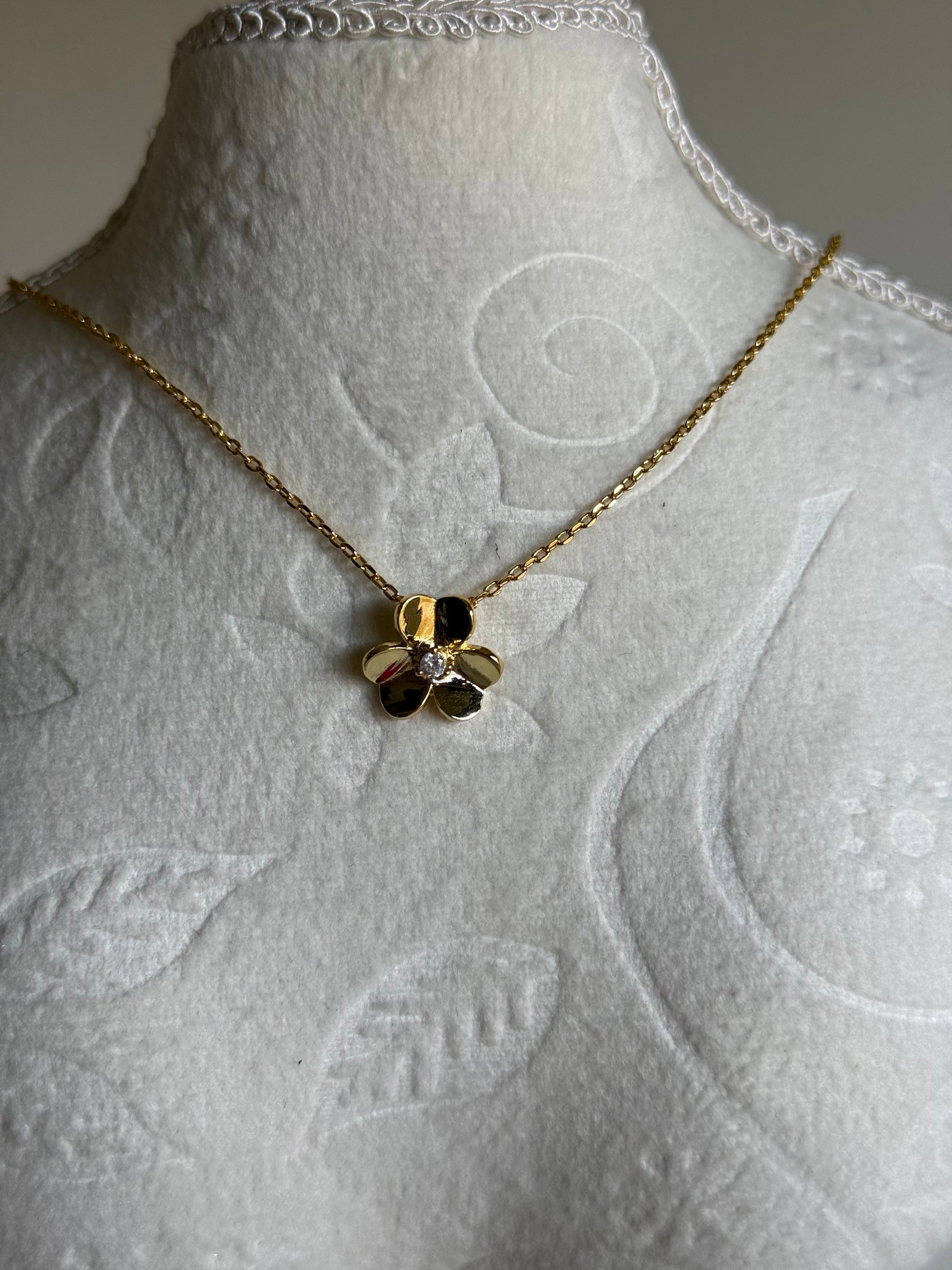 VK Style SimpleGold Flower Necklace