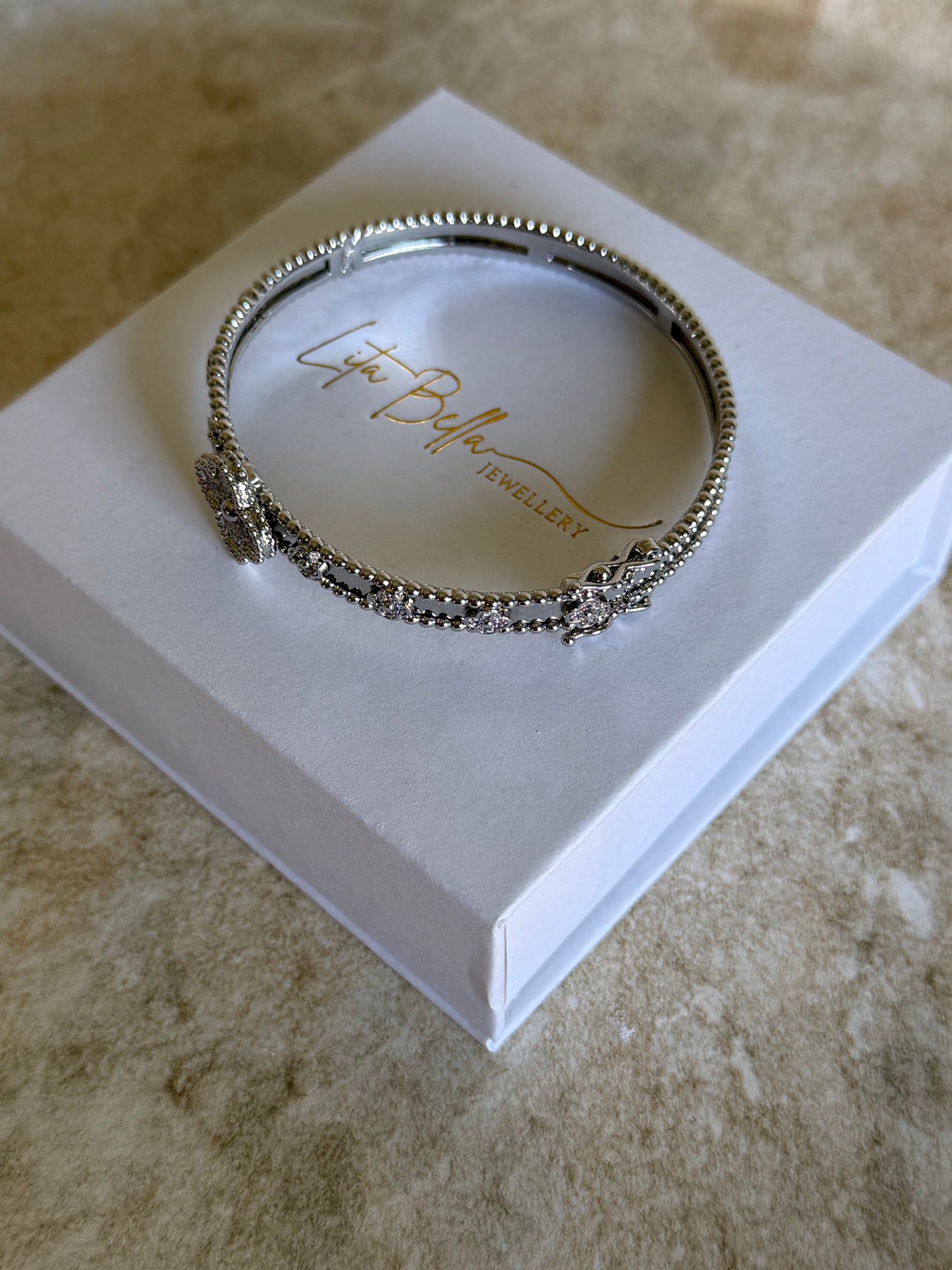 VK Stylish Silver Flower Bangle