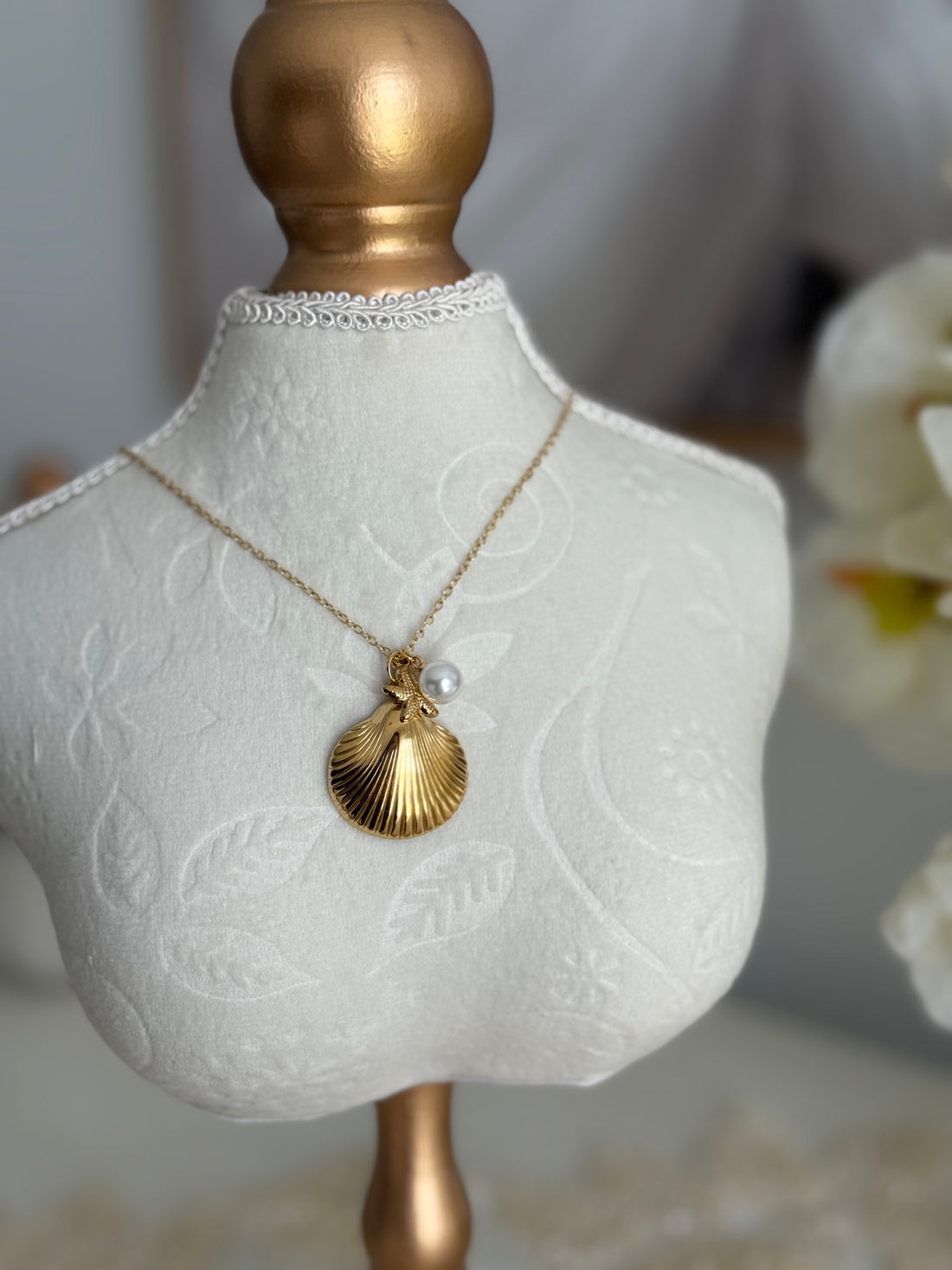 Shell Pearl Necklace