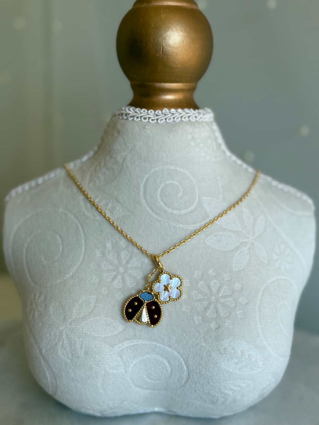VK Style Lady Bug White Flower Necklace