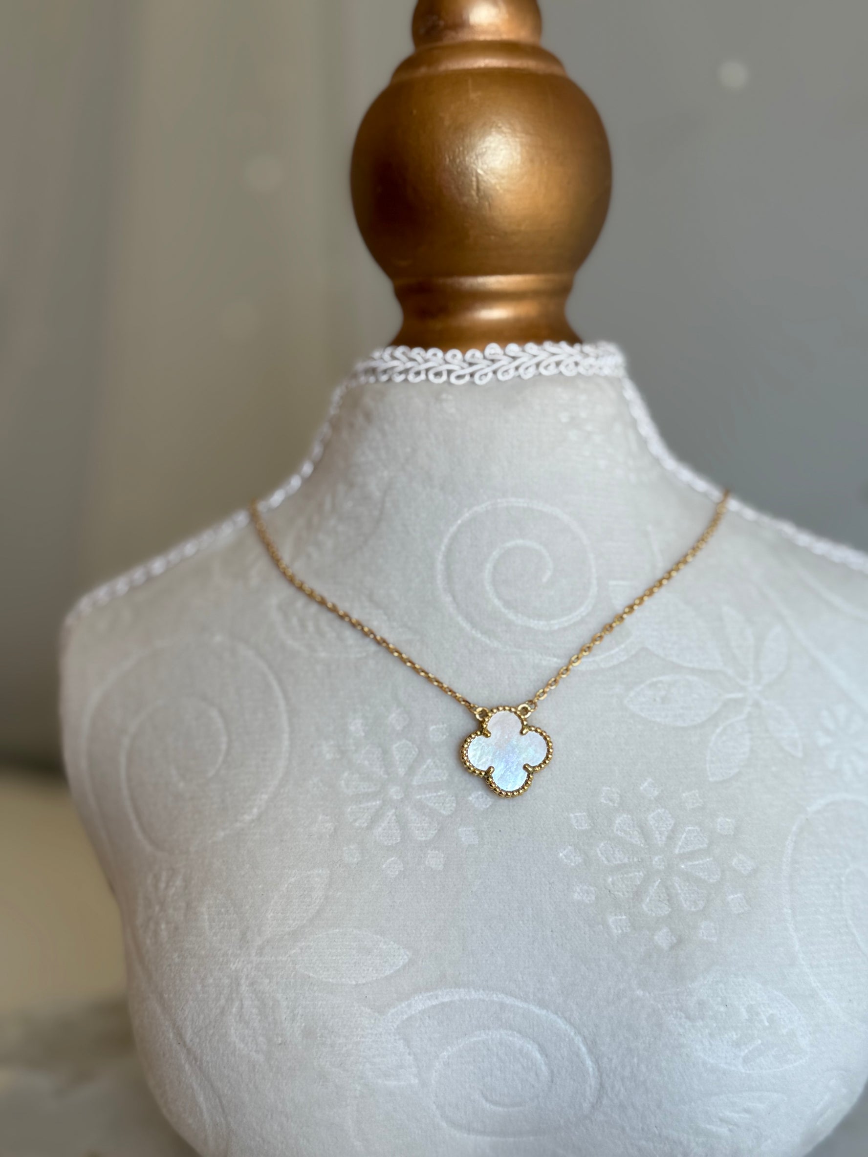 VK Style White Flower Necklace