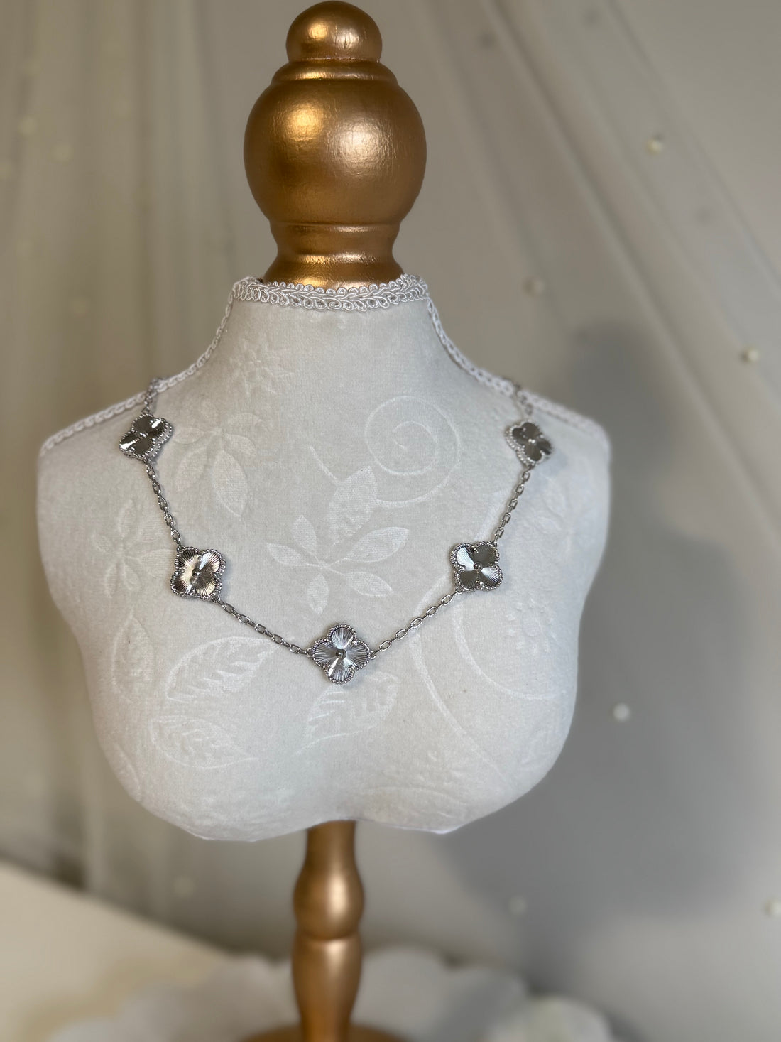 VK Style Silver 10 Flower Necklace