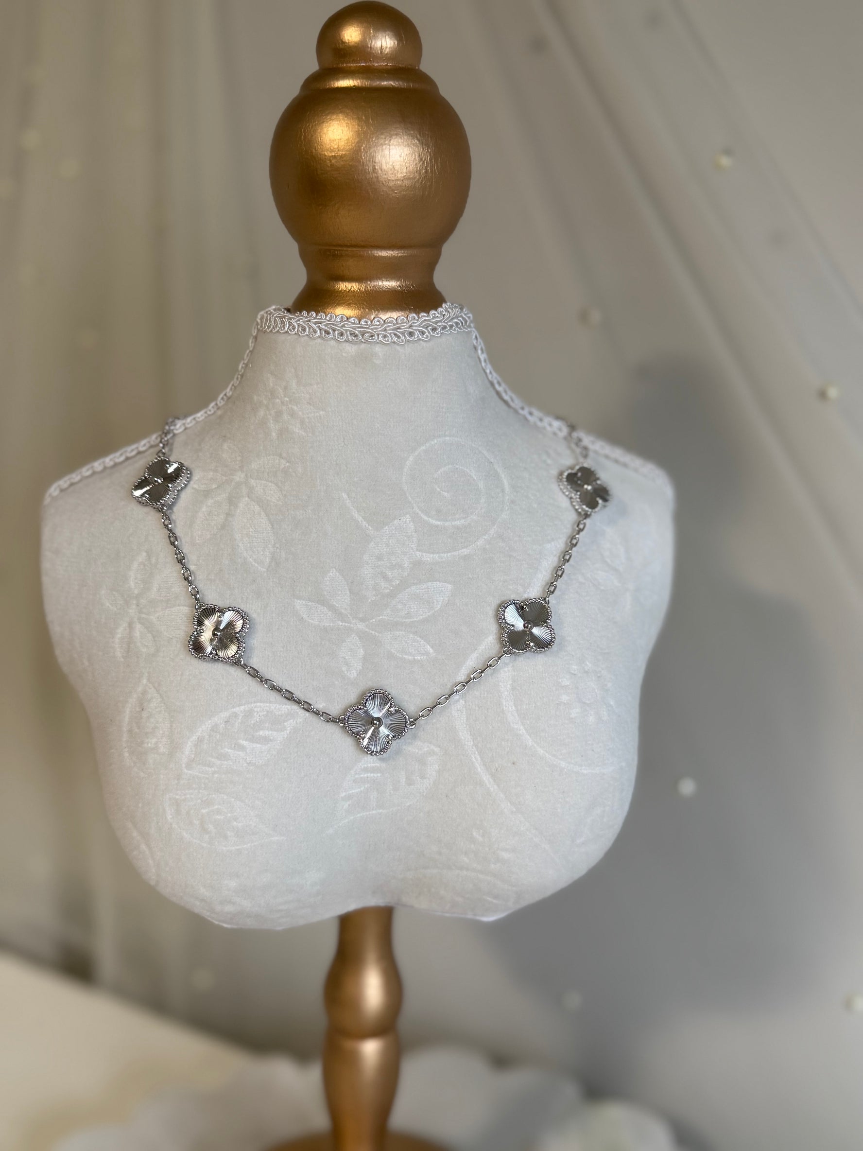 VK Style Silver 10 Flower Necklace