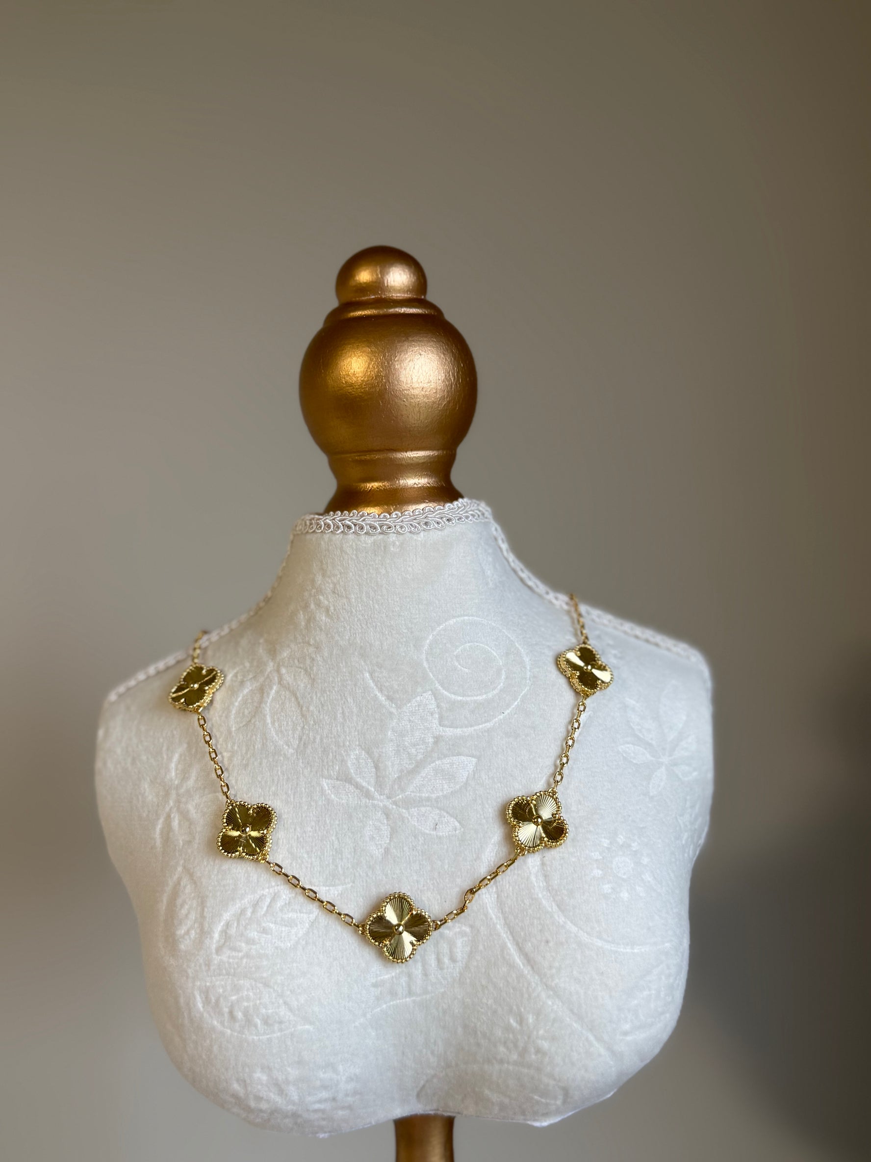 VK Style 10 Gold Flowers Necklace
