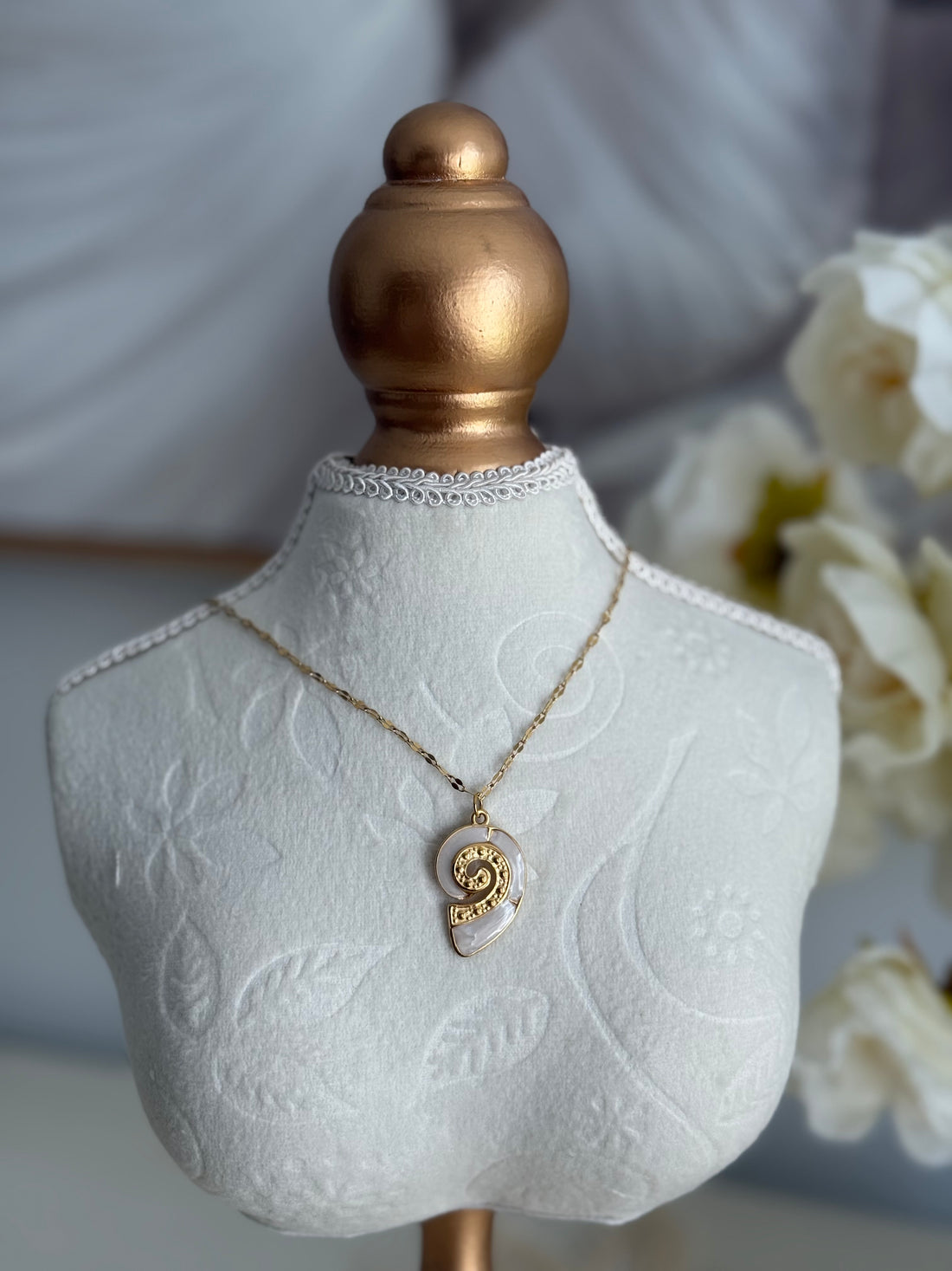 Summer Golden Conch Necklace